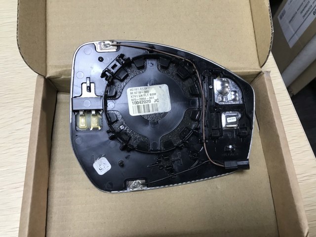 LAND ROVER LR093180 Стекло левого зеркала заднего вида в наличии Кривой Рог
