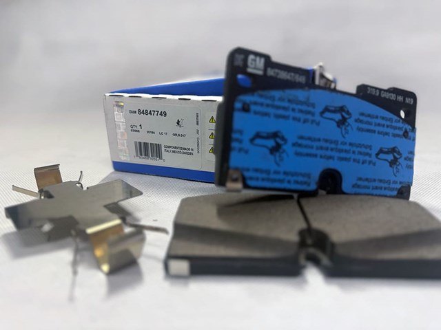Колодки тормозные дисковые комплект 84693645 GM