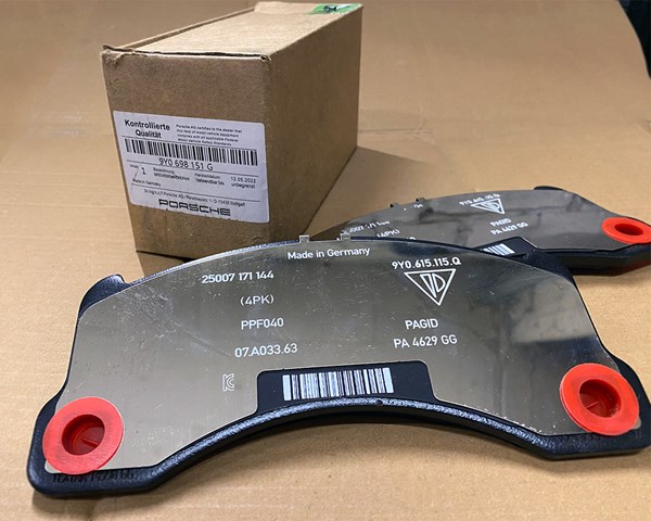 PORSCHE 9Y0698151G Передние тормозные колодки в наличии Киев