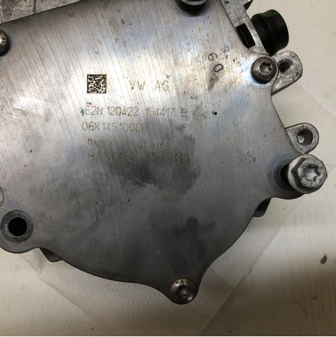 Вакуумный насос 06K145100CB VAG