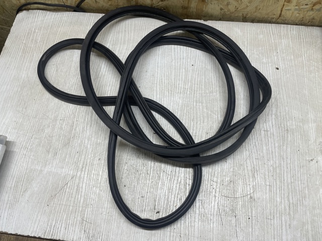 Уплотнитель люка крыши 3G9877459C VAG