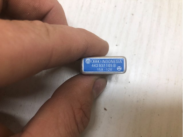 Предохранители (электрических цепей) 443937105A VAG