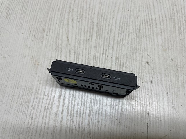 USB-разветвитель 5NA035736 VAG