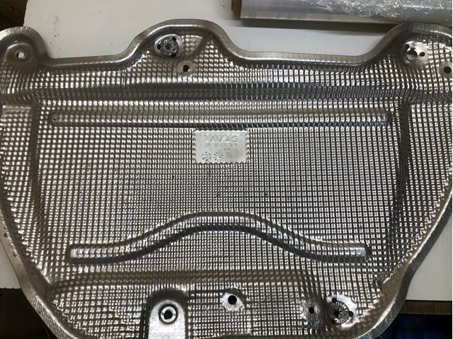 Защита днища, топливного бака 5QF825701D VAG