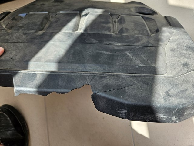 VAG 05L103925E Крышка двигателя в наличии Павлоград