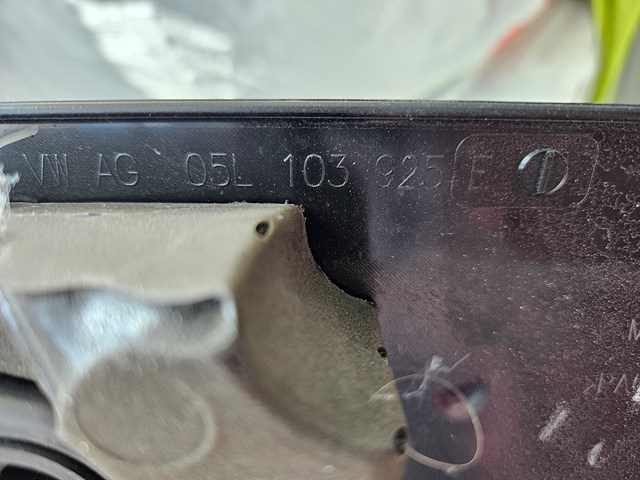 VAG 05L103925E Крышка двигателя в наличии Ужгород