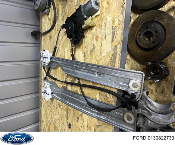 Мотор стеклоподъемника двери передней, правой 0130822733 FORD
