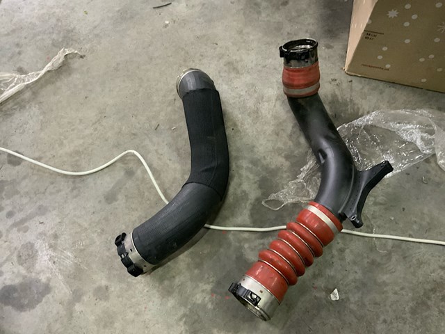 Шланг интеркуллера 11618590139 BMW