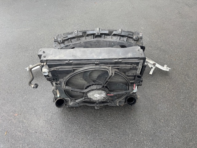 Рамка вентилятора 17428618245 BMW