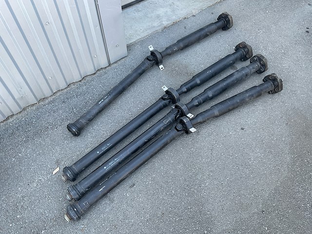 Вал карданный задний в сборе 26107589128 BMW