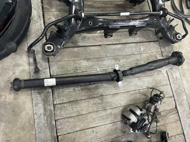Вал карданный задний в сборе 26108692247 BMW