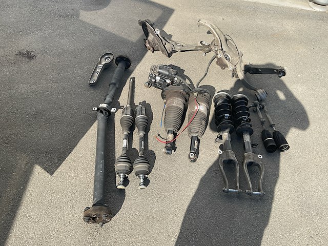 Кронштейн задней балки 31106861142 BMW
