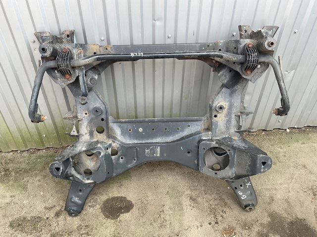 Передняя балка 31106891262 BMW