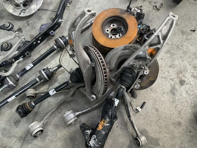 31108833466 BMW Рычаг передней подвески нижний правый купить в Житомир