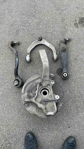 Кулак поворотный передний правый 31216869870 BMW