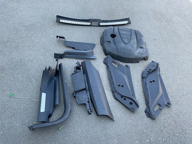 Накладка дверного порога внутренняя, задняя правая 31363748 VOLVO