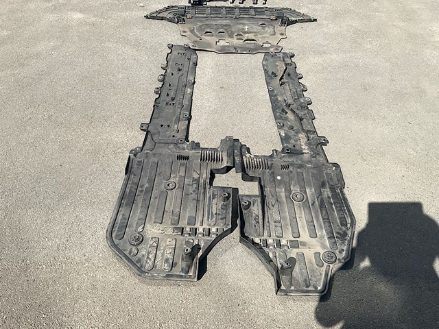 Защита днища, правая 31497352 VOLVO