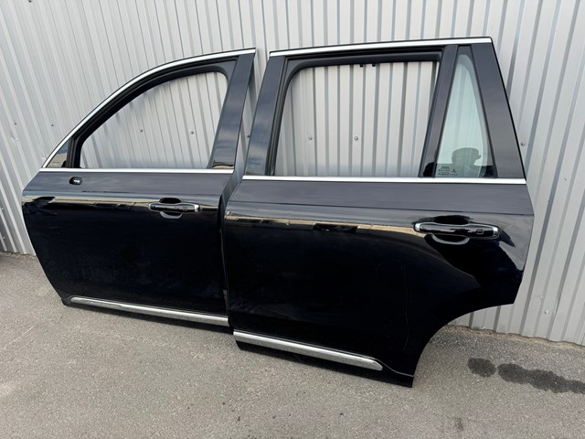 Задняя левая дверь 32133218 VOLVO