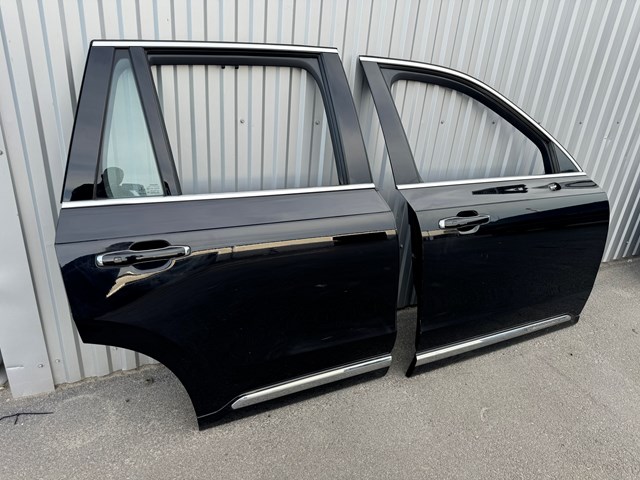 Задняя правая дверь 32321824 VOLVO