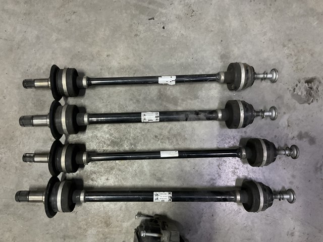 Полуось задняя, правая 33208664628 BMW