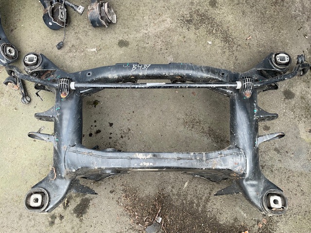 Балка задней подвески поперечная 33306874404 BMW