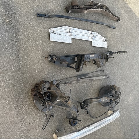 Балка задней подвески поперечная 33316862558 BMW