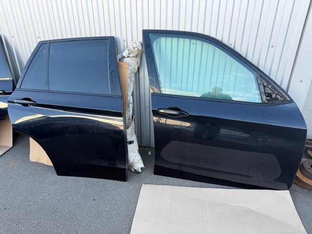 Пассажирская передняя дверь 41517386738 BMW