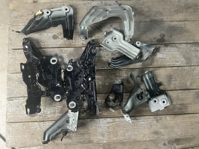 41617475791 BMW Петля капота левая купить в Черновцы