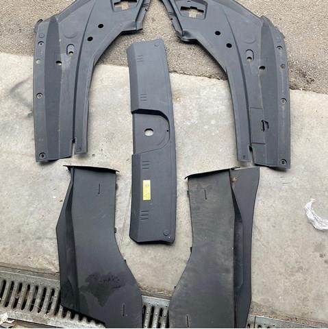 4KE805283A VAG Заглушка жабо боковая купить в Кривой Рог