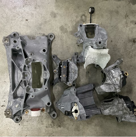 Подушка мотора правая 4M0199372B VAG