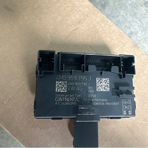 Блок комфорта задней двери 4M0959795J VAG