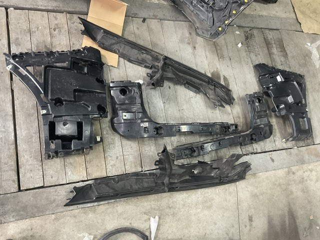 Направляющая заднего бампера, левая 51127400667 BMW