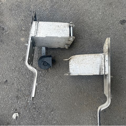 Кронштейн усилителя переднего бампера 51647294508 BMW