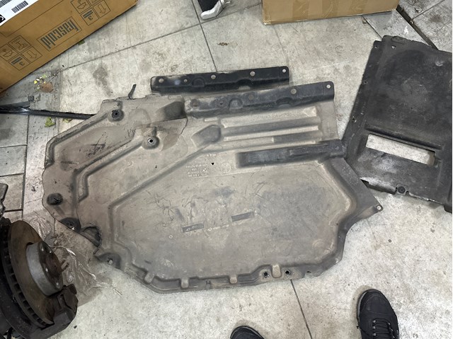 Защита днища, топливного бака 51757325391 BMW