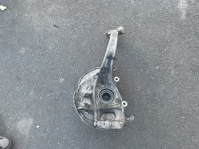 Кулак поворотный передний правый 80A407254C VAG