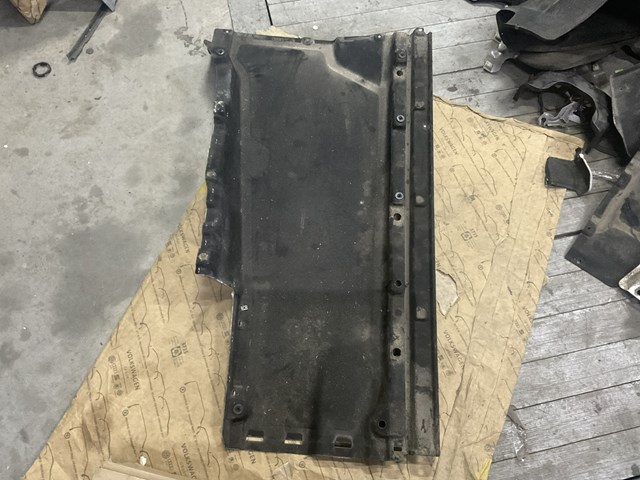 Защита днища, левая 80A825207C VAG
