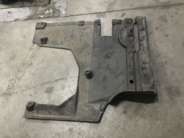 Защита днища, задняя правая 80A825216A VAG