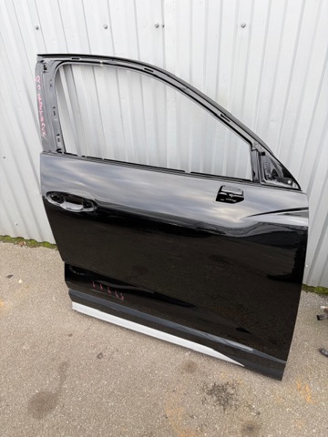 Пассажирская передняя дверь 83F831052A VAG