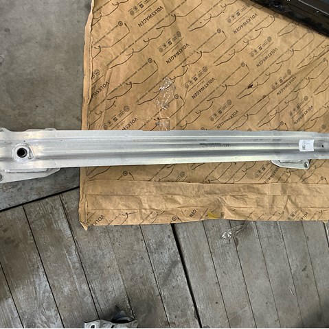 Шина бампера заднего 8W0807309 VAG