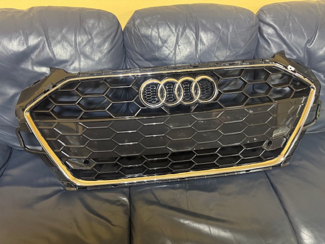 Решетка радиатора 8W0853651EBRN4 VAG