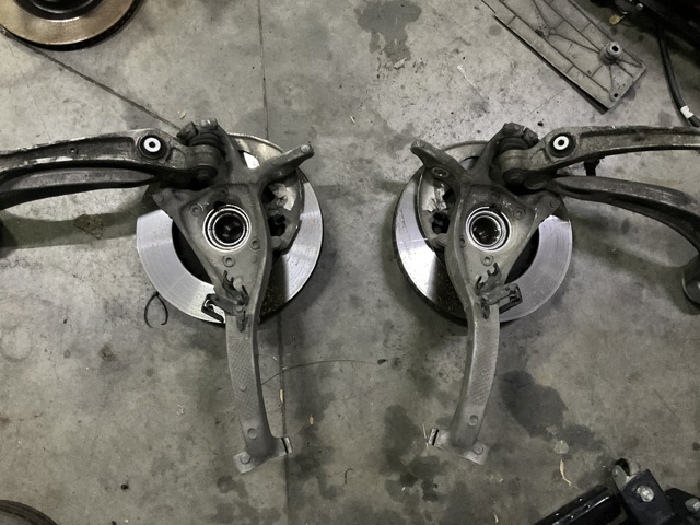 Цапфа поворотного кулака 95B407253F PORSCHE