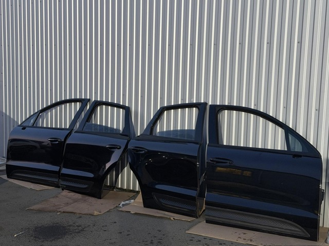 Дверь пассажирская задняя правая 95B833022BGRV PORSCHE