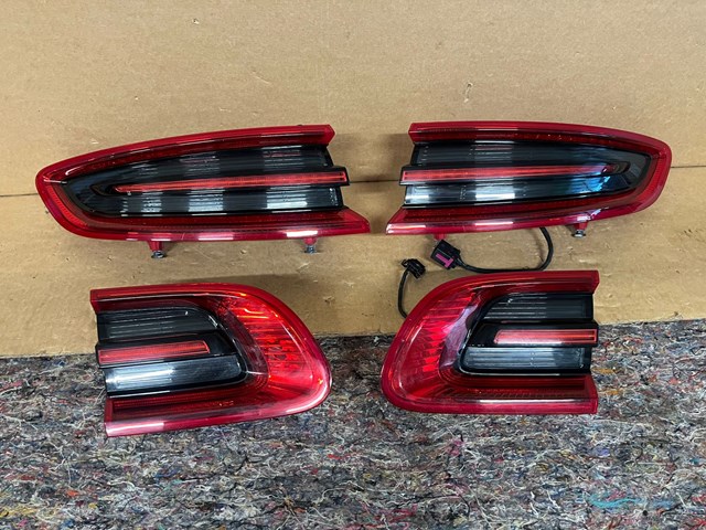 Задняя левая внутренняя фара 95B945093AA PORSCHE