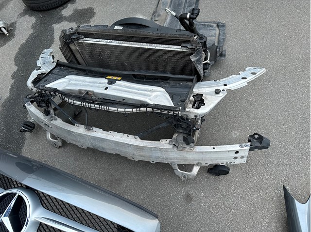 Кронштейн усилителя переднего бампера A2056200395 MERCEDES