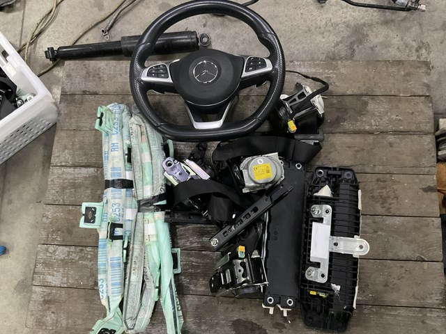 Ремень безопасности передний левый A2058600185 MERCEDES