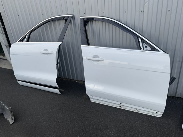 Пассажирская передняя дверь T4A1368 JAGUAR