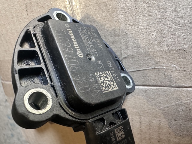 VAG 03F907660D Датчик уровня масла двигателя в наличии Львов