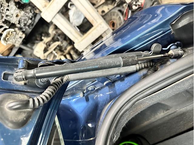 Газовый упор багажника 4F5827552 VAG