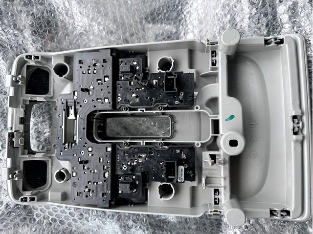 4G0947135E VAG Плафон освещения салона (кабины) купить в Черновцы