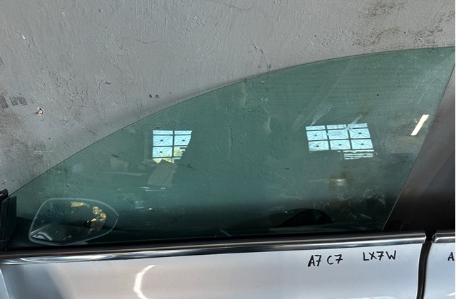 Окно (передней двери) двери 4G8845201B VAG